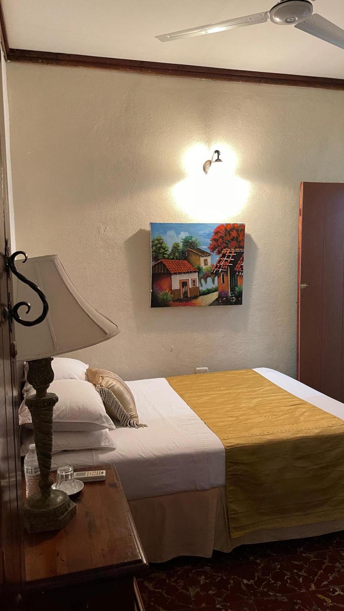 Hostal Fuente Castalia, B Y B León 外观 照片